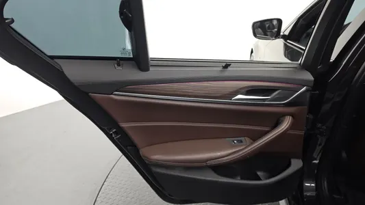 BMW 5 Series (G30) 530i M 2018 25