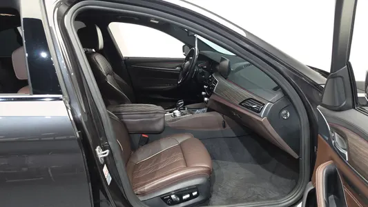 BMW 5 Series (G30) 530i M 2018 26
