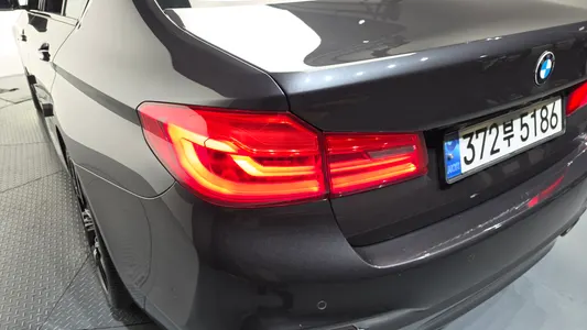 BMW 5 Series (G30) 530i M 2018 23
