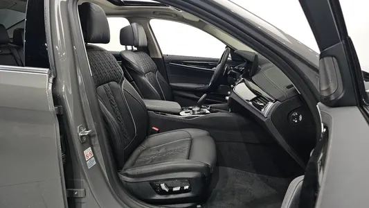 BMW 5 Series (G30) 530e 2021 10