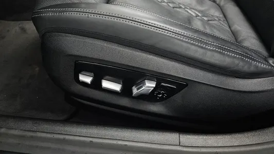BMW 5 Series (G30) 530e 2021 32