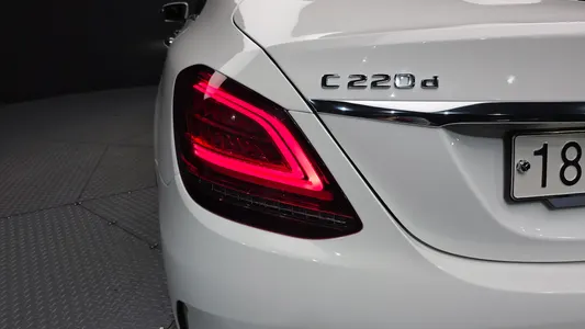 Mercedes-Benz C-Class W205 C220 d 4MATIC AMG Line 2019 23