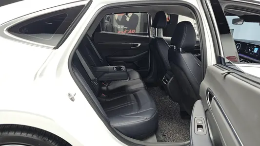 Hyundai (DN8) 1.6 2023 11