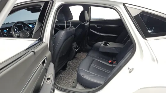 Hyundai (DN8) 1.6 2023 12