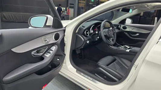 Mercedes-Benz C-Class W205 C200 2018 10