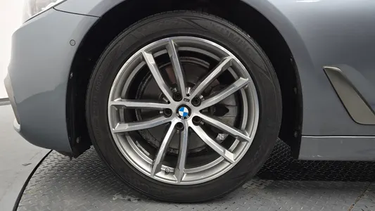 BMW 5 Series (G30) 520d M 2017 4