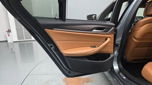 BMW 5 Series (G30) 520d M 2017 25