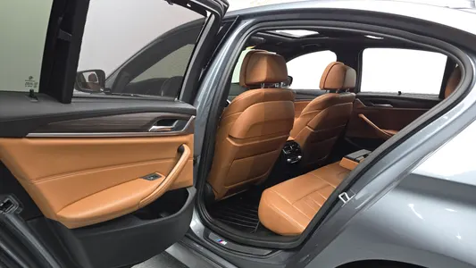 BMW 5 Series (G30) 520d M 2017 26