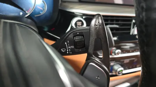 BMW 5 Series (G30) 520d M 2017 28