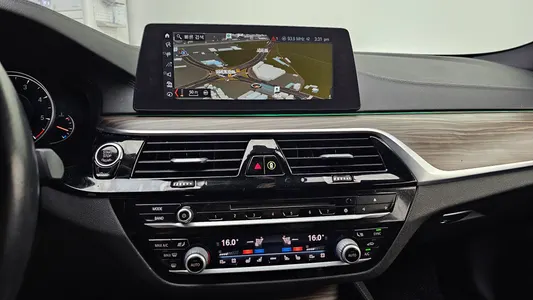 BMW 5 Series (G30) 520d xDrive M 2017 14