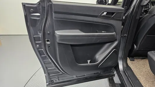 KG Mobility 렉스턴 스포츠 칸 2.2 4WD 2021 25