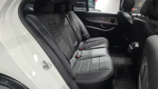 Mercedes-Benz E-Class W213 E200 2016 11