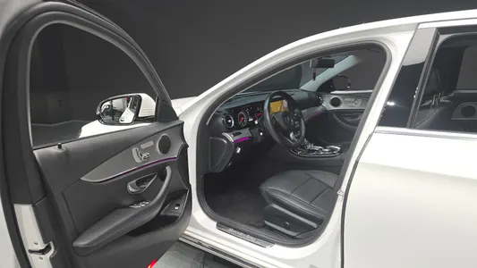 Mercedes-Benz E-Class W213 E200 2016 10