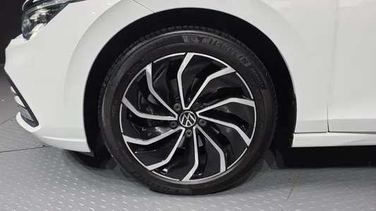Volkswagen 8 2.0 TDI 2024 5