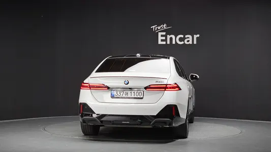 BMW 5 Series (G60) 520i 2025 4