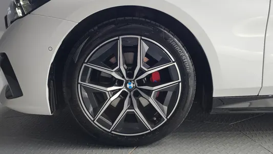 BMW 5 Series (G60) 520i 2025 5