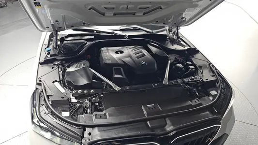 BMW 5 Series (G60) 520i 2025 6