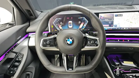 BMW 5 Series (G60) 520i 2025 13