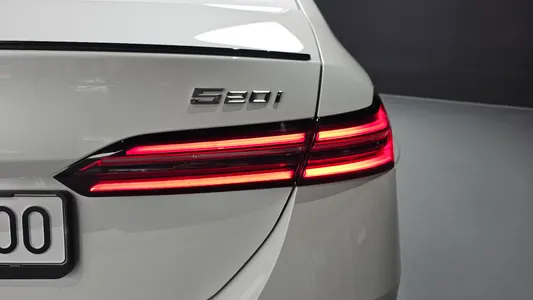BMW 5 Series (G60) 520i 2025 23