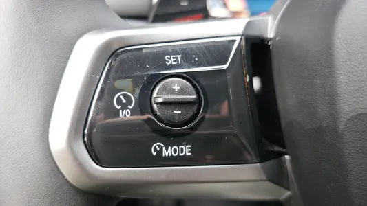 BMW 5 Series (G60) 520i 2025 33