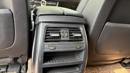 BMW 5 Series GT (F07) GT 30d xDrive 2012 9