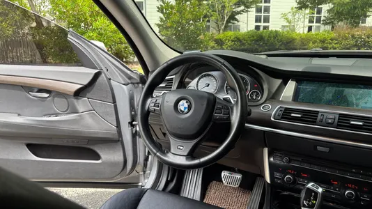 BMW 5 Series GT (F07) GT 30d xDrive 2012 11
