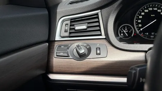 BMW 5 Series GT (F07) GT 30d xDrive 2012 14