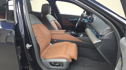 BMW 5 Series (G60) 530i xDrive M 2025 11