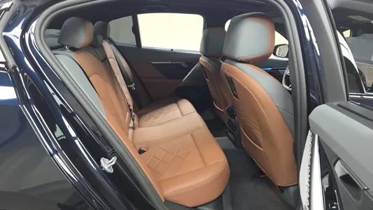 BMW 5 Series (G60) 530i xDrive M 2025 12