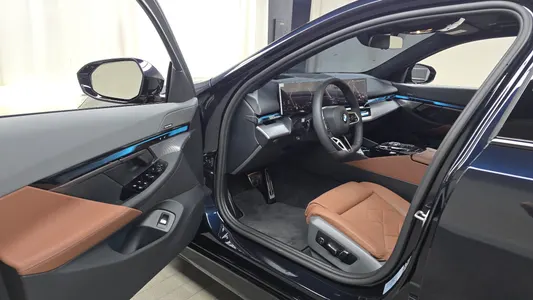 BMW 5 Series (G60) 530i xDrive M 2025 10