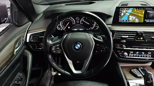 BMW 5 Series (G30) 520d M 2018 13