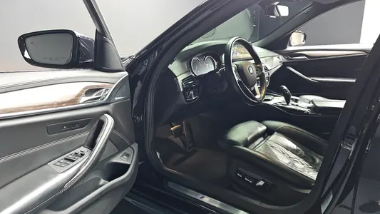 BMW 5 Series (G30) 520d M 2018 10