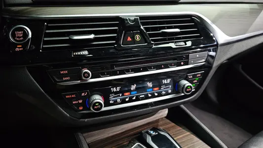 BMW 5 Series (G30) 520d M 2018 28
