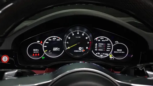 Porsche (PO536) 3.0 E- 2022 8