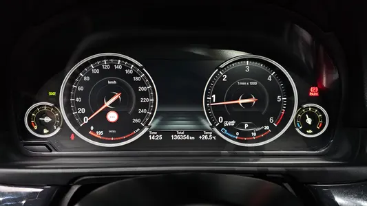 BMW 5 Series (F10) 520d M 2016 8