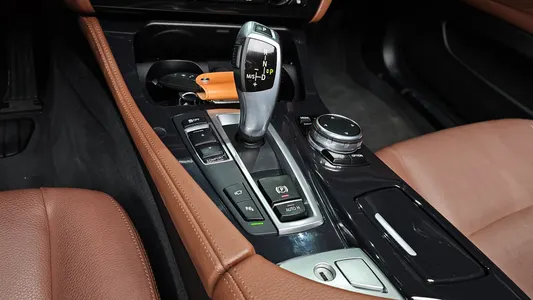 BMW 5 Series (F10) 520d M 2016 9