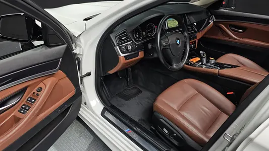 BMW 5 Series (F10) 520d M 2016 10