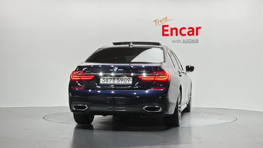 BMW 7 Series (G11) 740Li xDrive M 2017 4