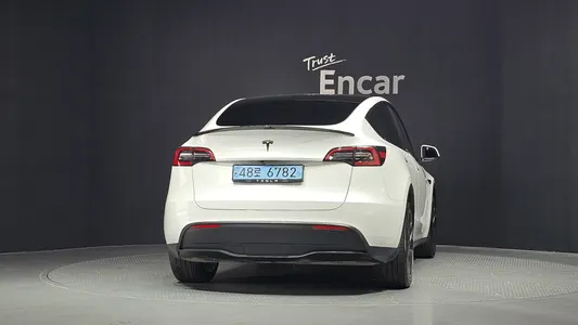 Tesla Y AWD 2021 4
