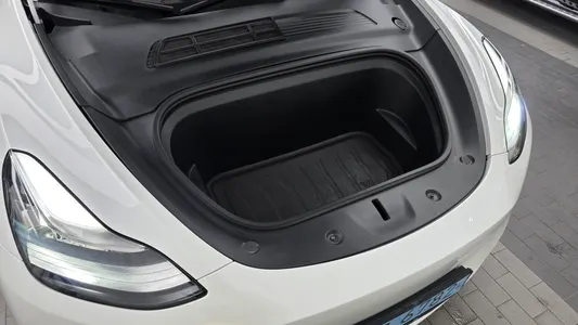 Tesla Y AWD 2021 6