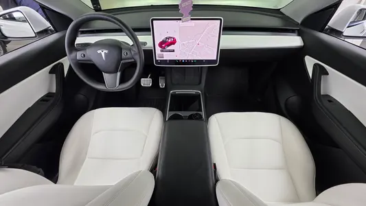 Tesla Y AWD 2021 7