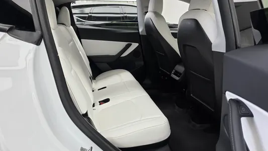 Tesla Y AWD 2021 11