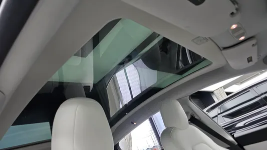 Tesla Y AWD 2021 17