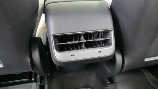 Tesla Y AWD 2021 19