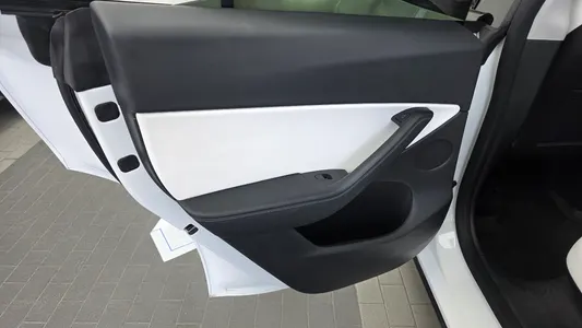 Tesla Y AWD 2021 25