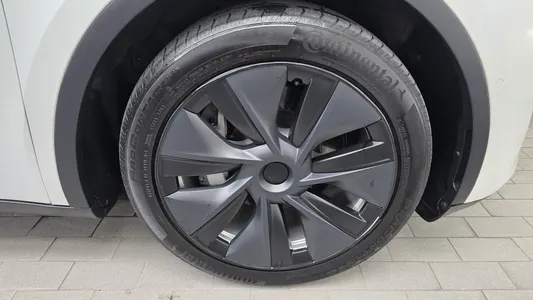 Tesla Y AWD 2021 21