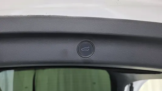 Tesla Y AWD 2021 32