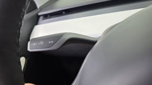 Tesla Y AWD 2021 27