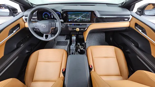 Toyota (XV80) 2.5 XLE 2025 7