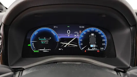 Toyota (XV80) 2.5 XLE 2025 8